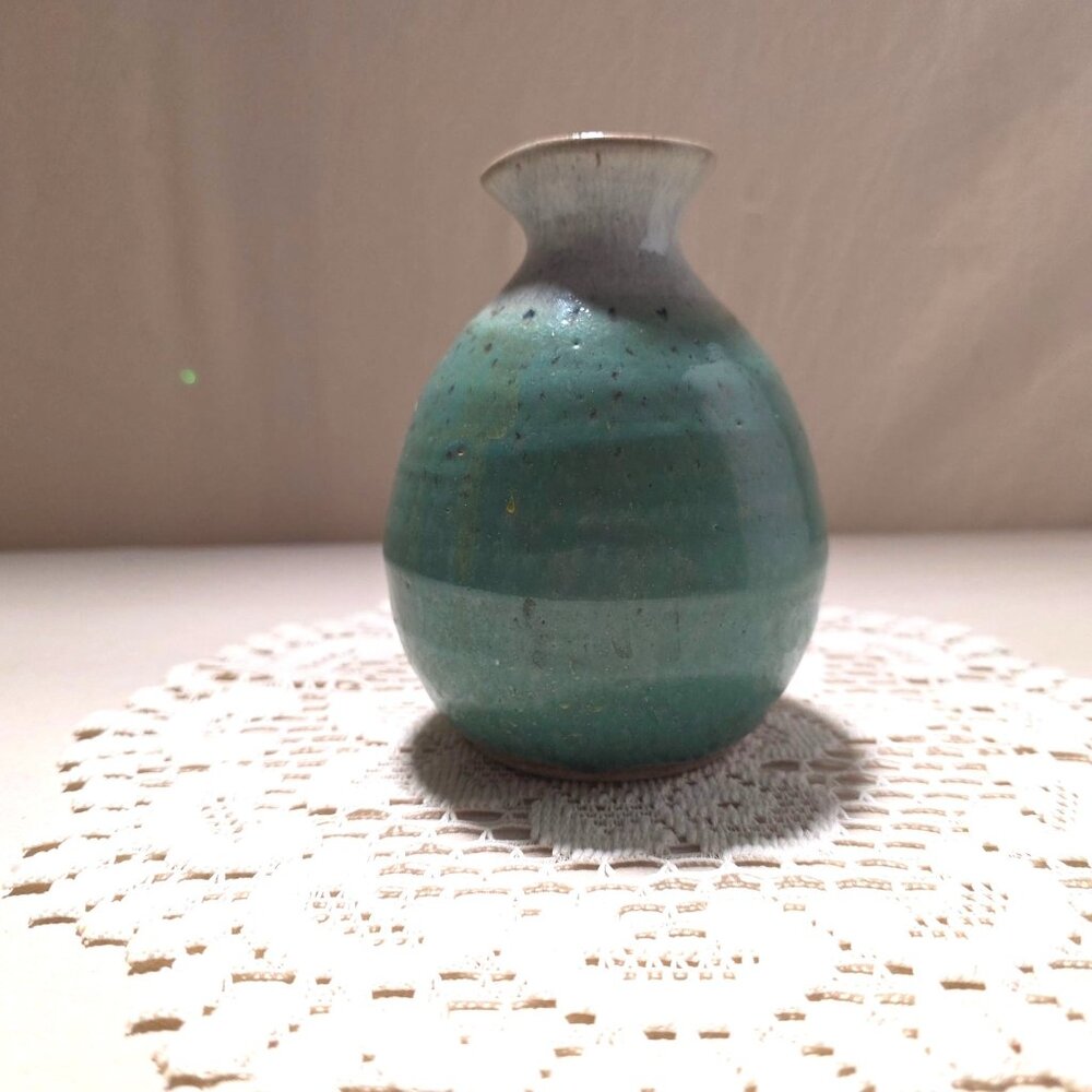 Vintage STC Japan Ceramic Vase With Speckled Green & White Glaze 6" Tall - Picture 2 of 6